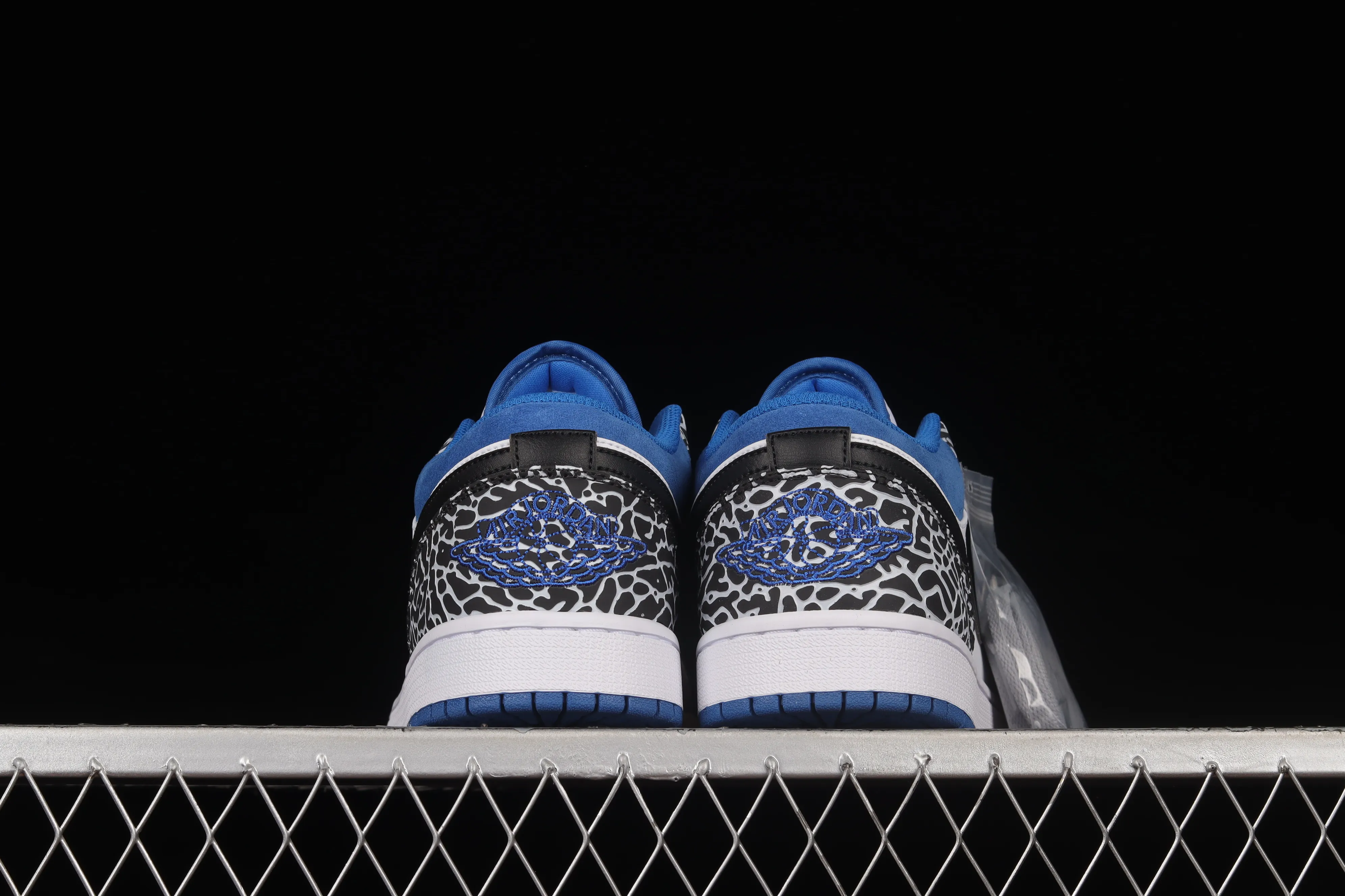 All categories Air Jordan Jordan series basketball shoes Air Jordan 1 Low Air Jordan 1 Low "True Blue" AJ1 Joe 1 burst white and blue color low-top basketball shoes DM1199-140